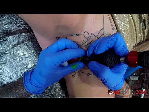 ❤️ Extrem tattooed Hottie Sully Savage krut en Tattoo op hirem Klitoris Hausgemachte Porno op Porno lb.pornsos-com.ru ❤