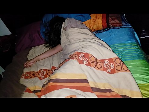 ❤️ Stiefson beréiert seng jonk Stéifmamm wärend hatt schléift. Hausgemachte Porno op Porno lb.pornsos-com.ru ❤