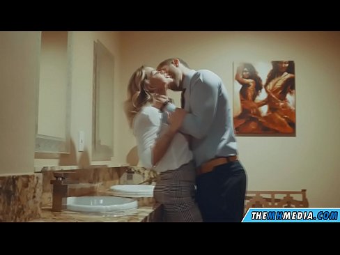 ❤️ Wann eng Busty Blond Iech an engem ëffentlechen Toilette verféiert Hausgemachte Porno op Porno lb.pornsos-com.ru ❤